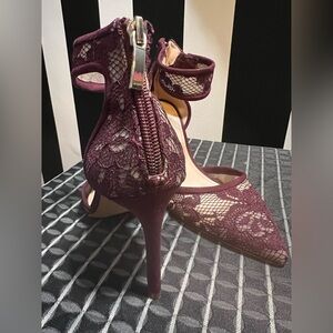 Burgundy-Plum Essex Lane Lace 3.5” Heels w/ Ankle Strap and Back Zipper; SZ 6.5M